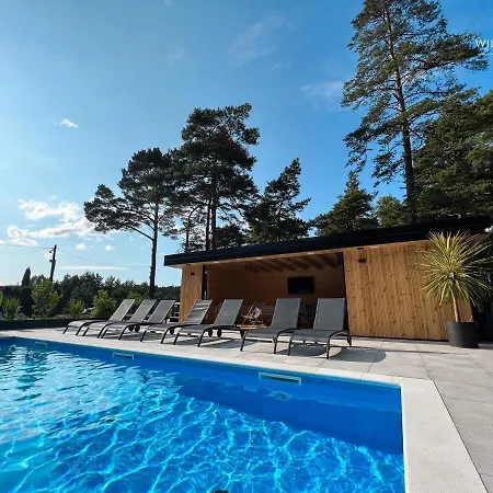 Zacisze - - Komfortowe I W Cichej Okolicy - Oaza Spokoju *